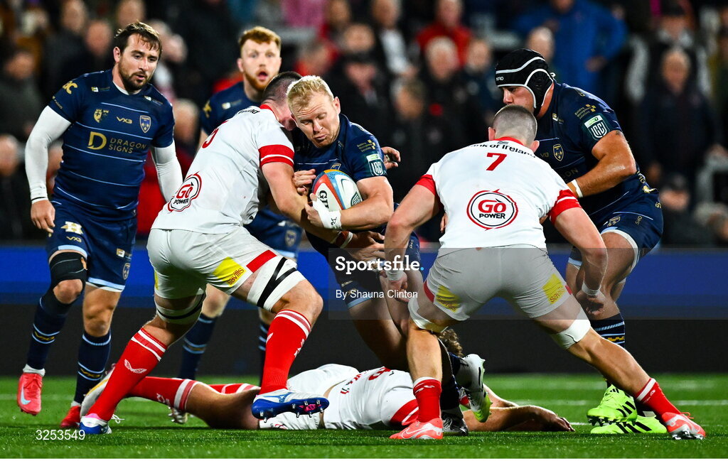 26 September 2025; Tinus De Beer of Dragons in action against Ulster players Harry Sheridan, left, and Nick Timoney during the United Rugby Championship match between Ulster and Dragons at Affidea Stadium in Belfast. Photo by Shauna Clinton/Sportsfile