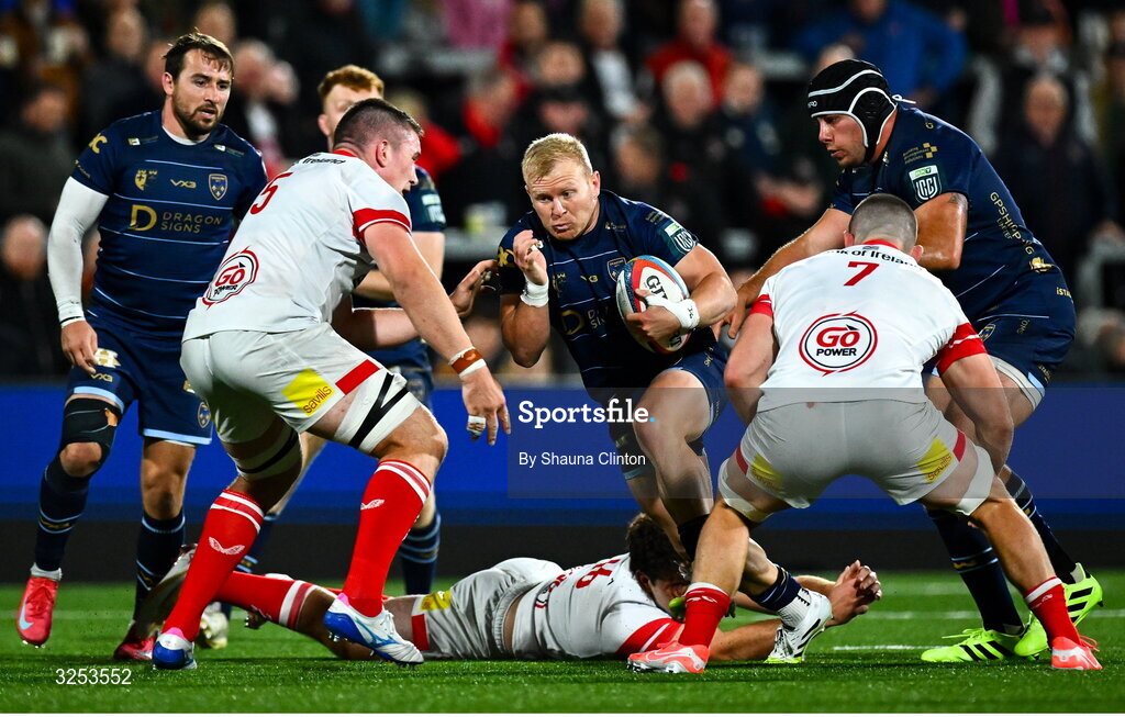 26 September 2025; Tinus De Beer of Dragons in action against Ulster players Harry Sheridan, left, and Nick Timoney during the United Rugby Championship match between Ulster and Dragons at Affidea Stadium in Belfast. Photo by Shauna Clinton/Sportsfile