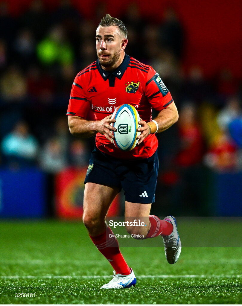 10 October 2025; JJ Hanrahan of Munster during the United Rugby Championship match between Munster and Edinburgh at Virgin Media Park in Cork. Photo by Shauna Clinton/Sportsfile