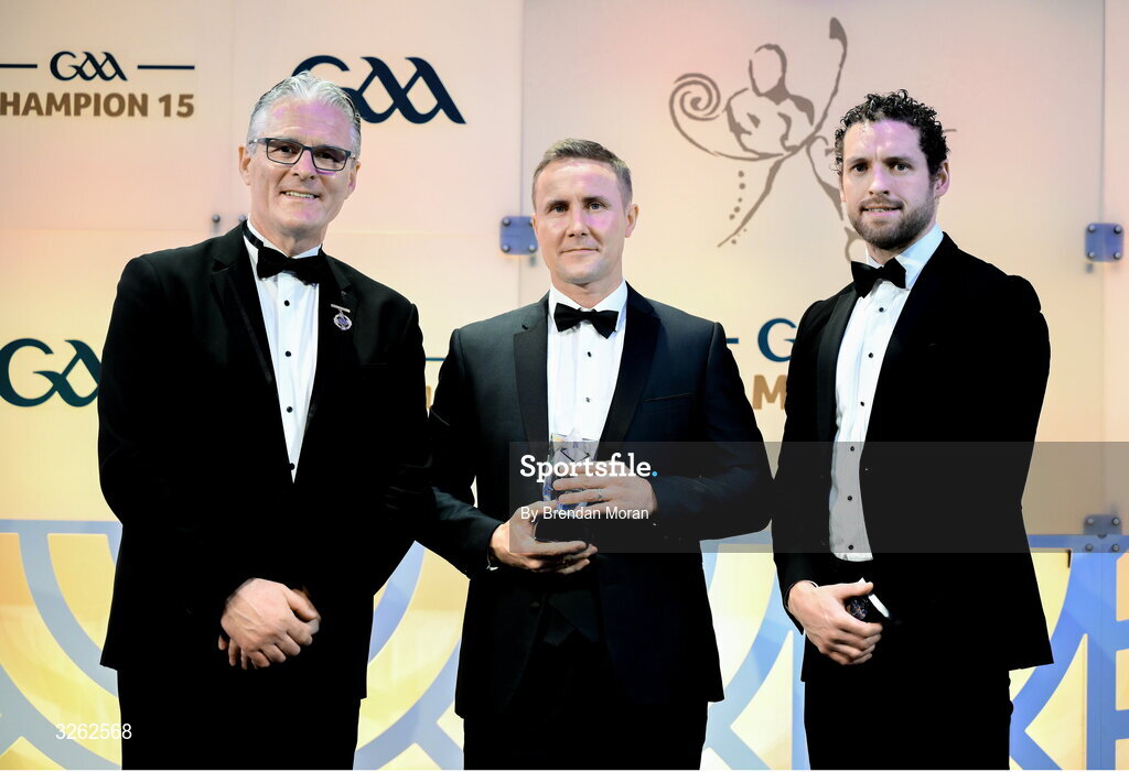 17 October 2025; Kildare football manager Brian Flanagan, centre, accepts the Tailteann Cup Player of the Year on behalf of Alex Beirne of Kildare from Uachtarán Chumann Lúthchleas Gael Jarlath Burns, left, and GPA Chief Executive Officer Tom Parsons, right, during the GAA Champion 15 Awards ceremony at Croke Park in Dublin. Photo by Brendan Moran/Sportsfile
