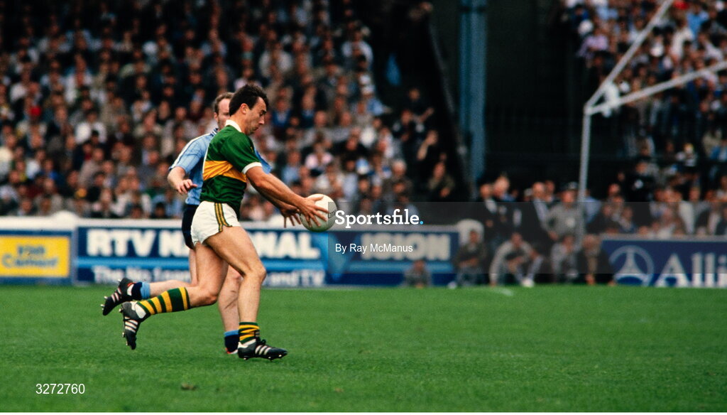 22 September 1985; Denis Ogie Moran of Kerry in action against Noel McCaffrey of Dublin during the All Ireland Football Championship Final match between Kerry and Dublin at Croke Park, Dublin. Photo by Ray McManus/Sportsfile