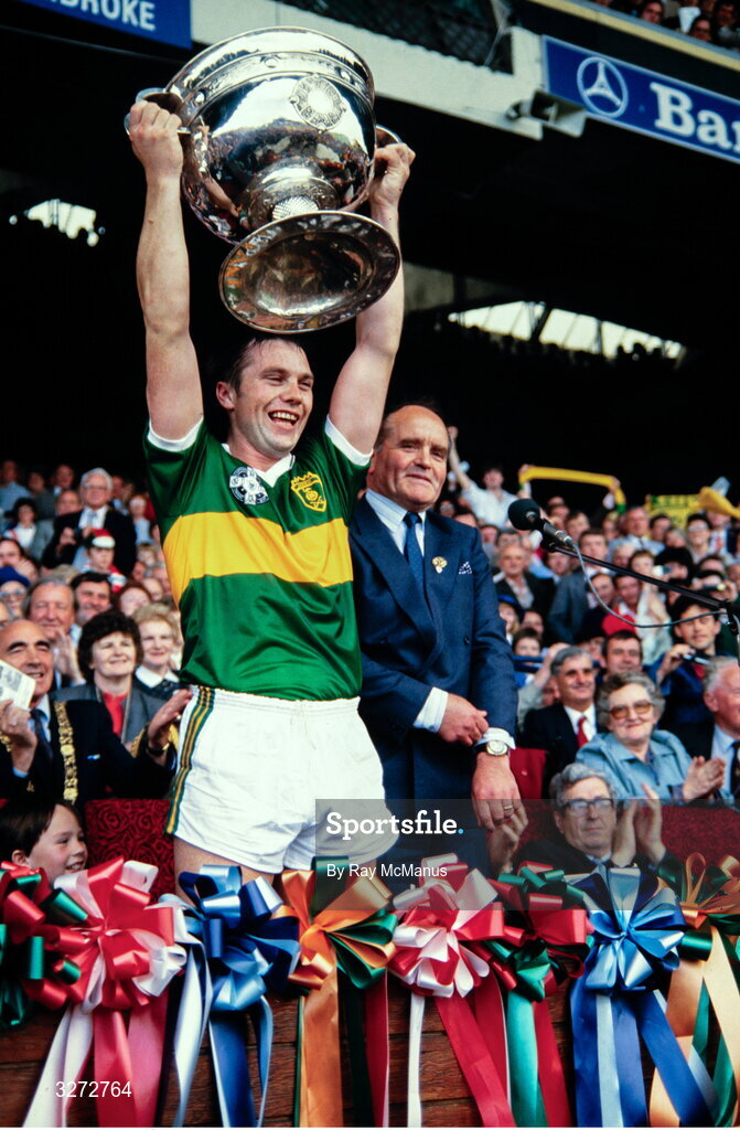 22 September 1985; Kerry captain Páidí Ó Sé lifts the Sam Maguire Cup after his side's victory in the All Ireland Football Championship Final match between Kerry and Dublin at Croke Park, Dublin. Photo by Ray McManus/Sportsfile