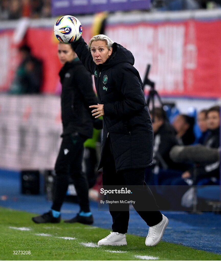 28 October 2025; Republic of Ireland head coach Carla Ward during the UEFA Women's Nations League A/B promotion/relegation play-off second leg match between Belgium and Republic of Ireland at The King Power At Den Dreef Stadium in Leuven, Belgium. Photo by Stephen McCarthy/Sportsfile