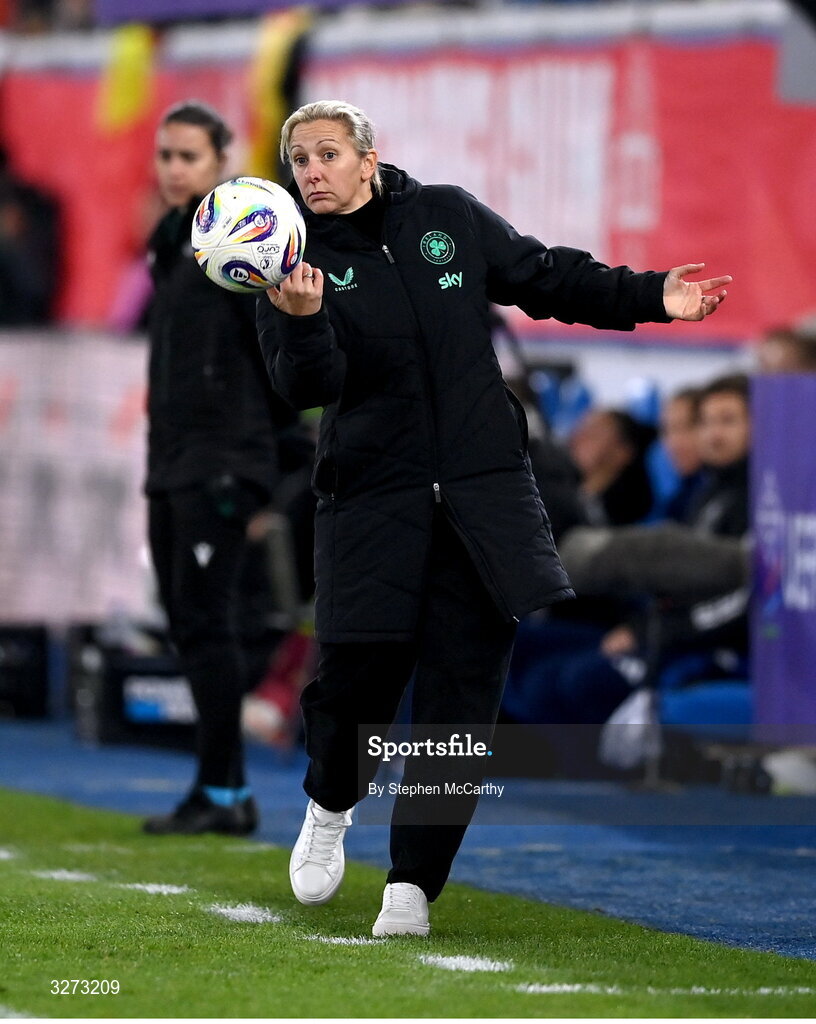 28 October 2025; Republic of Ireland head coach Carla Ward during the UEFA Women's Nations League A/B promotion/relegation play-off second leg match between Belgium and Republic of Ireland at The King Power At Den Dreef Stadium in Leuven, Belgium. Photo by Stephen McCarthy/Sportsfile