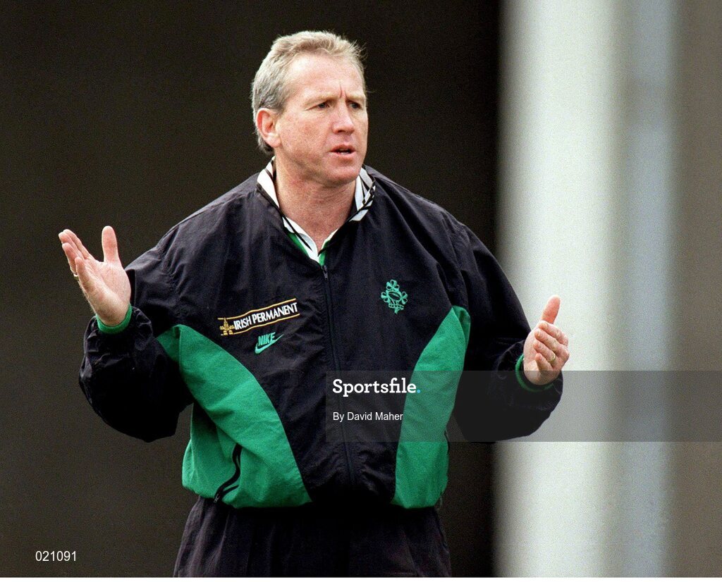 5 November 1995; Ireland head coach Murray Kidd during  squad training. Ireland rugby training, Landsdowne Road, Dublin. Picture Credit:  David Maher / SPORTSFILE