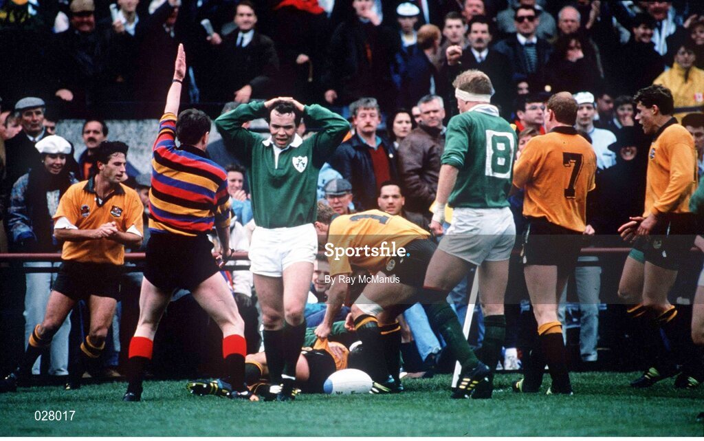 20 October 1991; Michael Lynagh, Australia, touches down to score the winning try. Rugby World Cup 1991, Quarter Final, Ireland v Australia, Lansdowne Road, Dublin. Picture credit: Ray McManus / SPORTSFILE