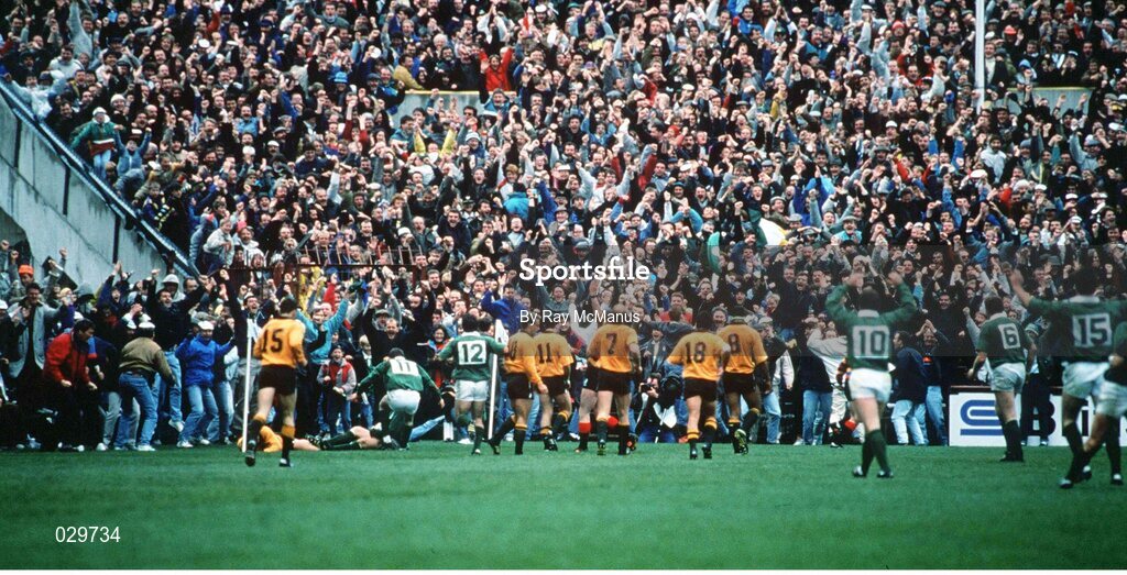 20 October 1991; Ireland's Gordon Hamilton goes over to score a last minute try against Australia. Rugby World Cup 1991, Quarter Final, Ireland v Australia, Lansdowne Road, Dublin. Picture credit: Ray McManus / SPORTSFILE