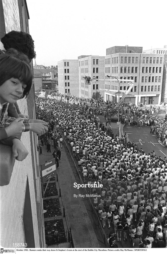 October 1982; Runners make their way down St Stephen's Green at the start of the Dublin City Marathon. Picture credit; Ray McManus / SPORTSFILE