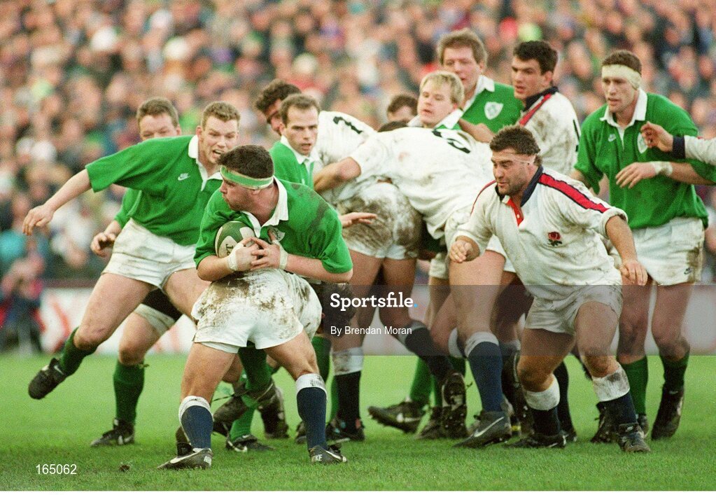 21 January 1995; Anthony Foley, Ireland, in action against England. Five Nations Rugby Championship, Ireland v England, Lansdowne Road, Dublin. Picture credit: Brendan Moran / SPORTSFILE