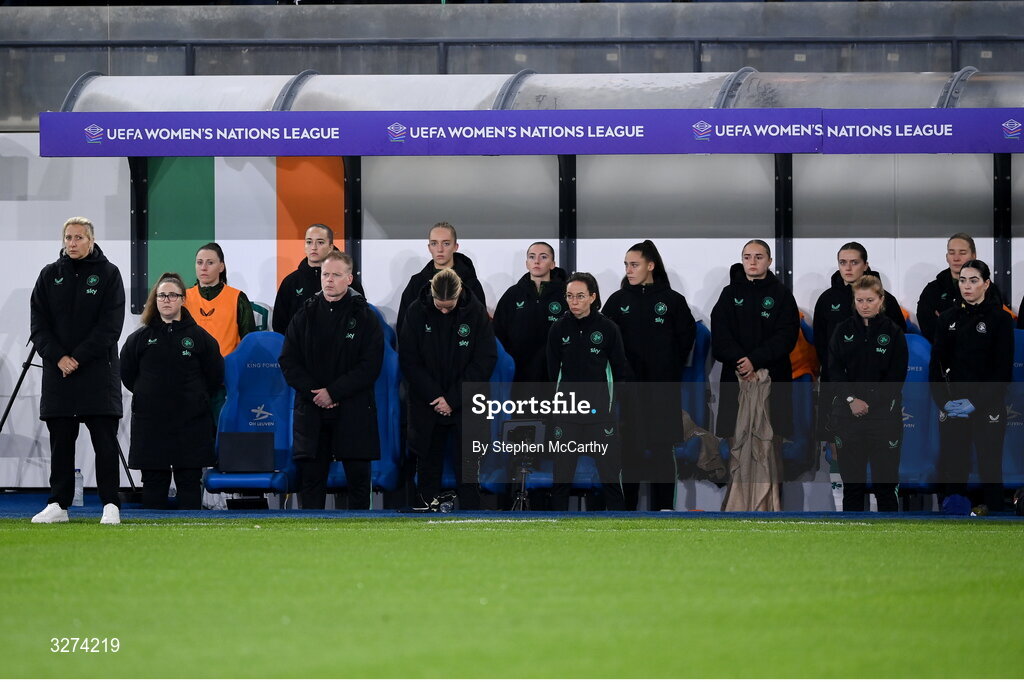 28 October 2025; Republic of Ireland head coach Carla Ward, left, with staff, from left, performance analyst Rhianna Farr, assistant head coach Alan Mahon, goalkeeping coach Emma Byrne, assistant coach Amber Whiteley, performance coach Holly Pickett and physiotherapist Susie Coffey before the UEFA Women's Nations League A/B promotion/relegation play-off second leg match between Belgium and Republic of Ireland at The King Power At Den Dreef Stadium in Leuven, Belgium. Photo by Stephen McCarthy/Sportsfile