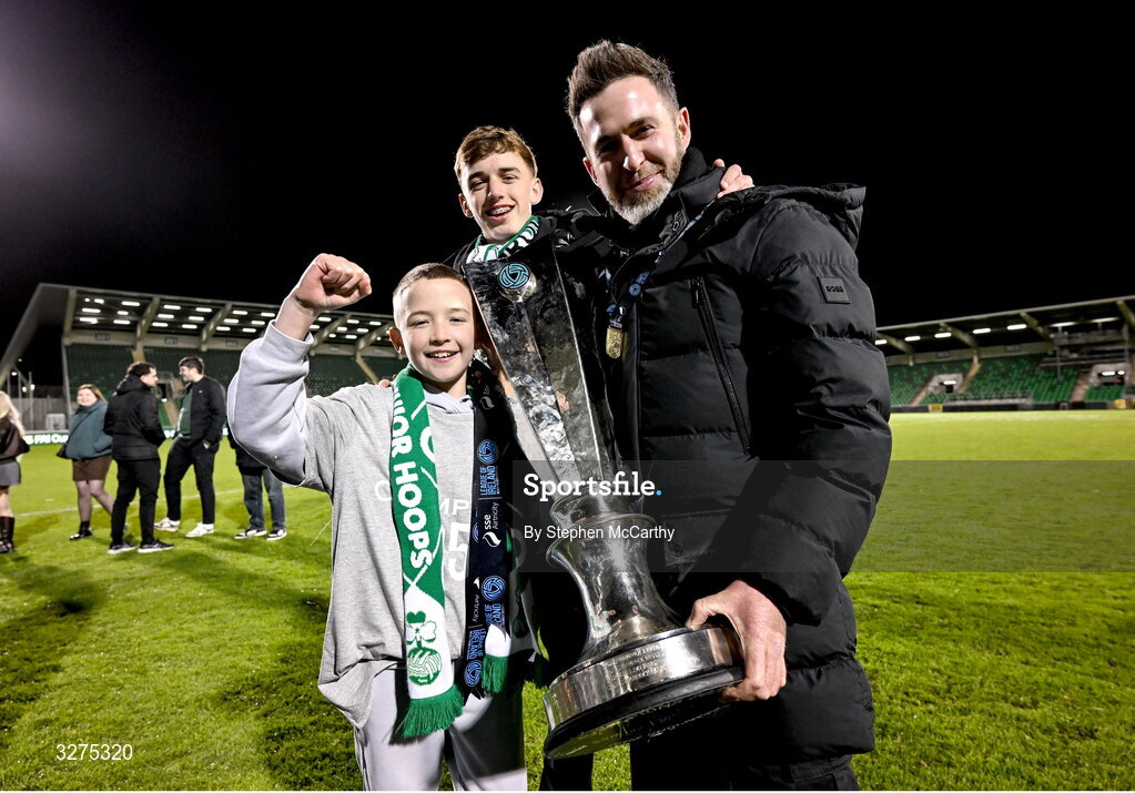 1 November 2025; Shamrock Rovers manager Stephen Bradley his sons Josh, left, and Jayden and the SSE Airtricity Men's Premier Division trophy after the SSE Airtricity Men's Premier Division match between Shamrock Rovers and Sligo Rovers at Tallaght Stadium in Dublin. Photo by Stephen McCarthy/Sportsfile