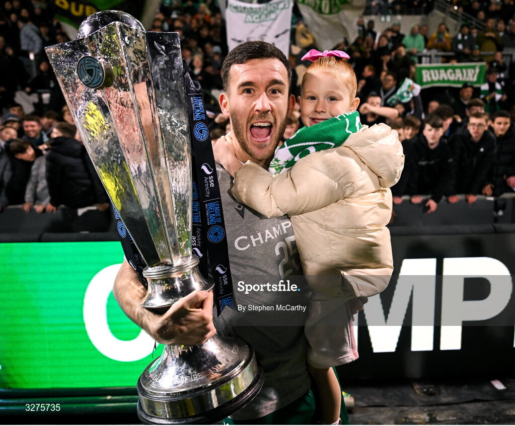 1 November 2025; Aaron Greene of Shamrock Rovers and his daughter Harper celebrate with the SSE Airtricity Men's Premier Division trophy after the SSE Airtricity Men's Premier Division match between Shamrock Rovers and Sligo Rovers at Tallaght Stadium in Dublin.  Photo by Stephen McCarthy/Sportsfile