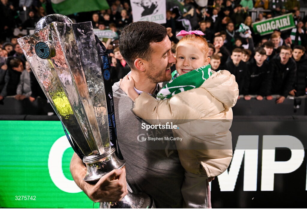 1 November 2025; Aaron Greene of Shamrock Rovers and his daughter Harper celebrate with the SSE Airtricity Men's Premier Division trophy after the SSE Airtricity Men's Premier Division match between Shamrock Rovers and Sligo Rovers at Tallaght Stadium in Dublin.  Photo by Stephen McCarthy/Sportsfile