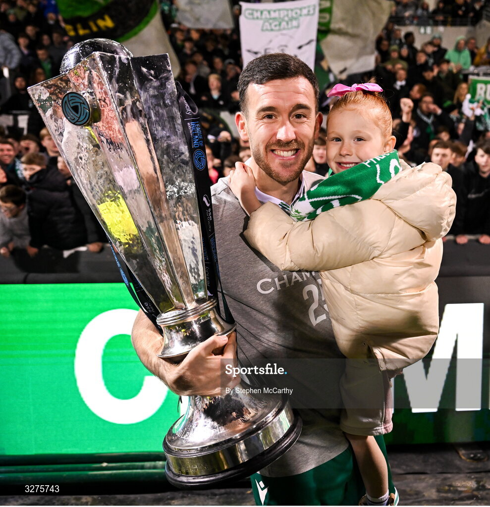 1 November 2025; Aaron Greene of Shamrock Rovers and his daughter Harper celebrate with the SSE Airtricity Men's Premier Division trophy after the SSE Airtricity Men's Premier Division match between Shamrock Rovers and Sligo Rovers at Tallaght Stadium in Dublin.  Photo by Stephen McCarthy/Sportsfile