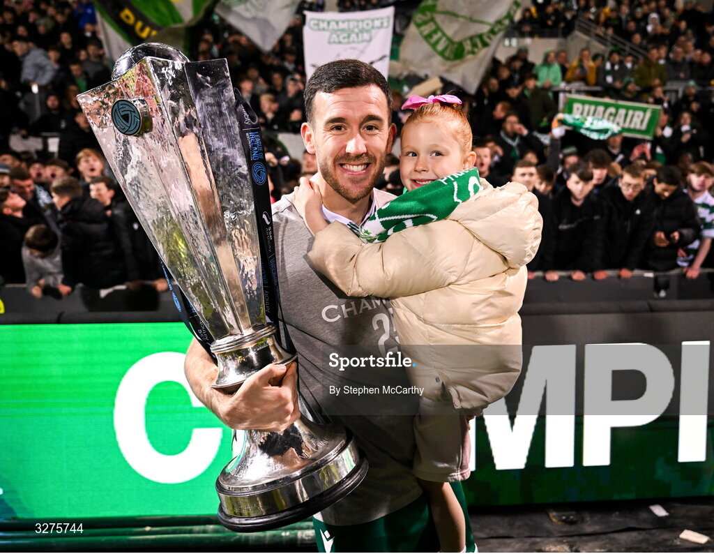 1 November 2025; Aaron Greene of Shamrock Rovers and his daughter Harper celebrate with the SSE Airtricity Men's Premier Division trophy after the SSE Airtricity Men's Premier Division match between Shamrock Rovers and Sligo Rovers at Tallaght Stadium in Dublin.  Photo by Stephen McCarthy/Sportsfile