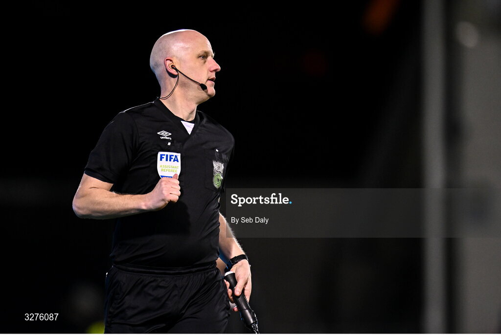 1 November 2025; Assistant referee Allen Lynch during the SSE Airtricity Men's Premier Division match between Shamrock Rovers and Sligo Rovers at Tallaght Stadium in Dublin. Photo by Seb Daly/Sportsfile