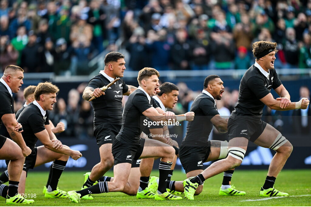 1 November 2025; New Zealand players, including Jordie Barrett, Codie Taylor, Beauden Barrett, Ardie Savea and Scott Barrett perform the Haka before the Gallagher Cup match between Ireland and New Zealand at Soldier Field in Chicago, USA. Photo by Ramsey Cardy/Sportsfile