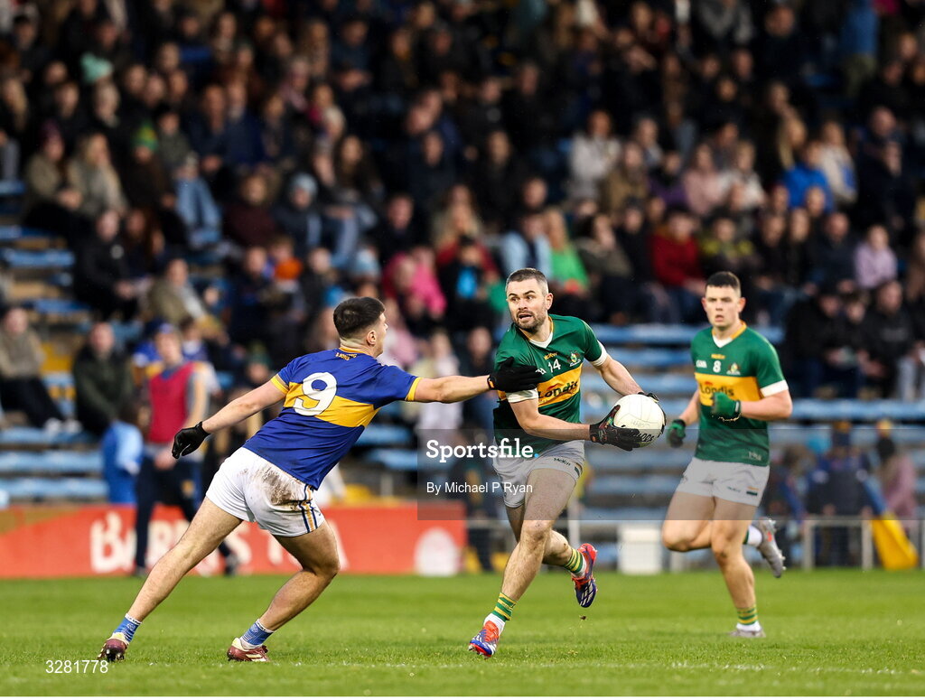 8 November 2025; Michael Quinlivan of Clonmel Commercials in action against Billy Murphy of Kilsheelan-Kilcash during the Tipperary County Senior Club Football Championship final match between Clonmel Commercials and Kilsheelan-Kilcash at FBD Semple Stadium in Thurles, Tipperary. Photo by Michael P Ryan/Sportsfile