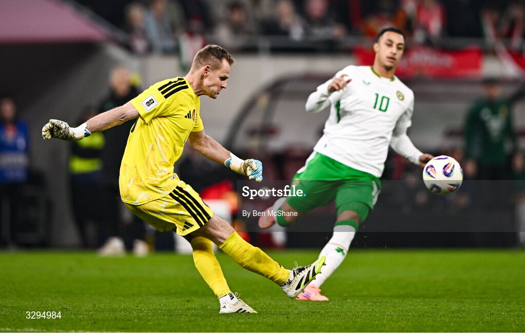 16 November 2025; Hungary goalkeeper Dénes Dibusz and Adam Idah of Republic of Ireland during the FIFA World Cup 2026 Group F Qualifier match between Hungary and Republic of Ireland at Puskás Aréna in Budapest, Hungary. Photo by Ben McShane/Sportsfile
