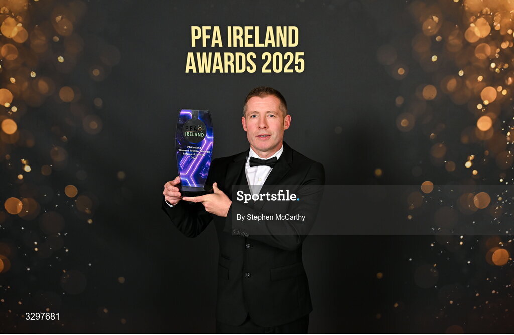 22 November 2025; Referee Robert Dowling with the PFA Ireland Women’s Premier Division Referee of the Year 2025 award during the PFA Ireland Awards 2025 at The College Green Hotel in Dublin. Photo by Stephen McCarthy/Sportsfile