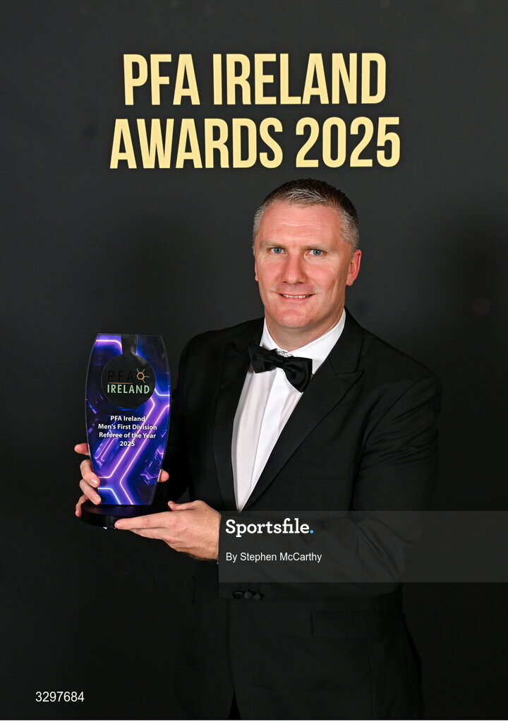 22 November 2025; Referee Mark Houlihan with the PFA Ireland Men’s First Division Referee of the Year 2025 award during the PFA Ireland Awards 2025 at The College Green Hotel in Dublin. Photo by Stephen McCarthy/Sportsfile