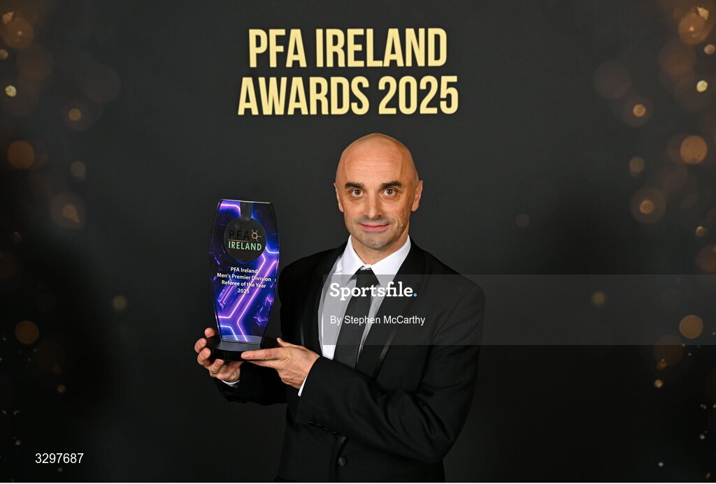 22 November 2025; Referee Neil Doyle with the PFA Ireland Men’s Premier Division Referee of the Year 2025 award during the PFA Ireland Awards 2025 at The College Green Hotel in Dublin. Photo by Stephen McCarthy/Sportsfile