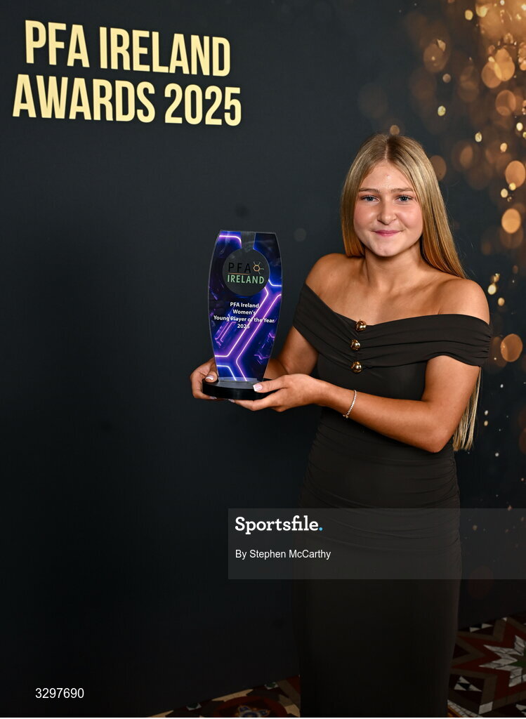 22 November 2025; Madison McGuane of Treaty United with her PFA Ireland Women’s Young Player of the Year 2025 award during the PFA Ireland Awards 2025 at The College Green Hotel in Dublin. Photo by Stephen McCarthy/Sportsfile