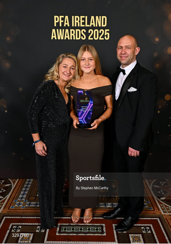 22 November 2025; Madison McGuane of Treaty United with her parents Aidan and Marion and her PFA Ireland Women’s Young Player of the Year 2025 award during the PFA Ireland Awards 2025 at The College Green Hotel in Dublin. Photo by Stephen McCarthy/Sportsfile