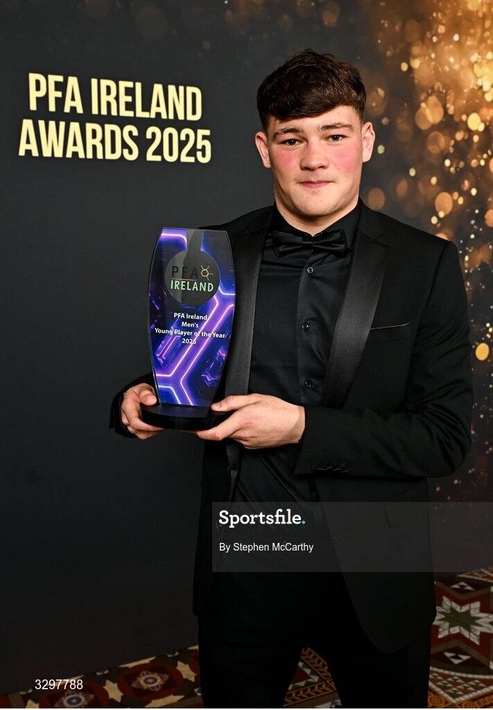 22 November 2025; Owen Elding of Sligo Rovers with his PFA Ireland Men’s Young Player of the Year 2025 award during the PFA Ireland Awards 2025 at The College Green Hotel in Dublin. Photo by Stephen McCarthy/Sportsfile
