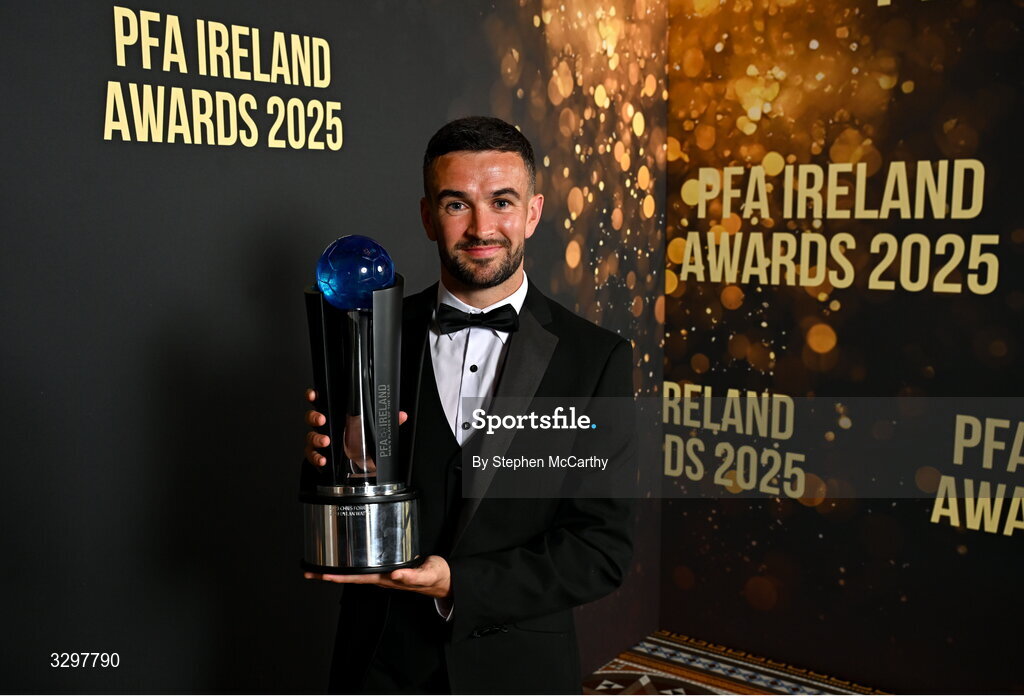 22 November 2025; Michael Duffy of Derry City with his PFA Ireland Men’s Player of the Year 2025 award during the PFA Ireland Awards 2025 at The College Green Hotel in Dublin. Photo by Stephen McCarthy/Sportsfile