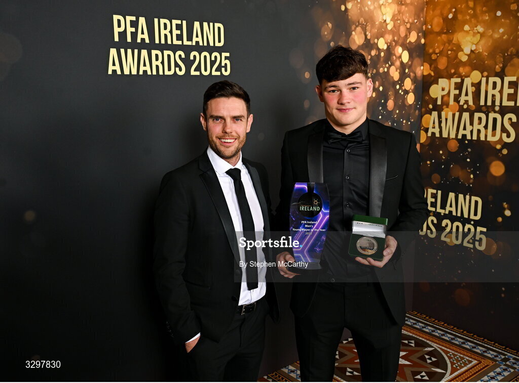 22 November 2025; Owen Elding of Sligo Rovers with his PFA Ireland Men’s Young Player of the Year 2025 award and manager John Russell during the PFA Ireland Awards 2025 at The College Green Hotel in Dublin. Photo by Stephen McCarthy/Sportsfile