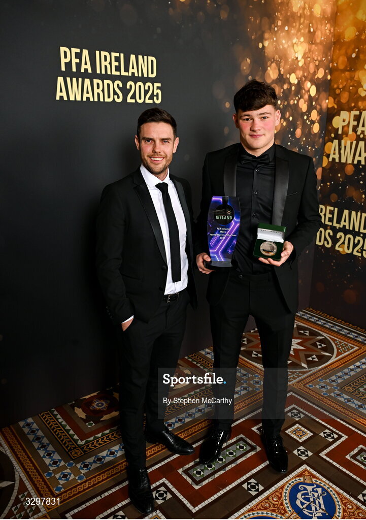 22 November 2025; Owen Elding of Sligo Rovers with his PFA Ireland Men’s Young Player of the Year 2025 award and manager John Russell during the PFA Ireland Awards 2025 at The College Green Hotel in Dublin. Photo by Stephen McCarthy/Sportsfile
