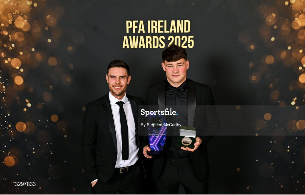22 November 2025; Owen Elding of Sligo Rovers with his PFA Ireland Men’s Young Player of the Year 2025 award and manager John Russell during the PFA Ireland Awards 2025 at The College Green Hotel in Dublin. Photo by Stephen McCarthy/Sportsfile