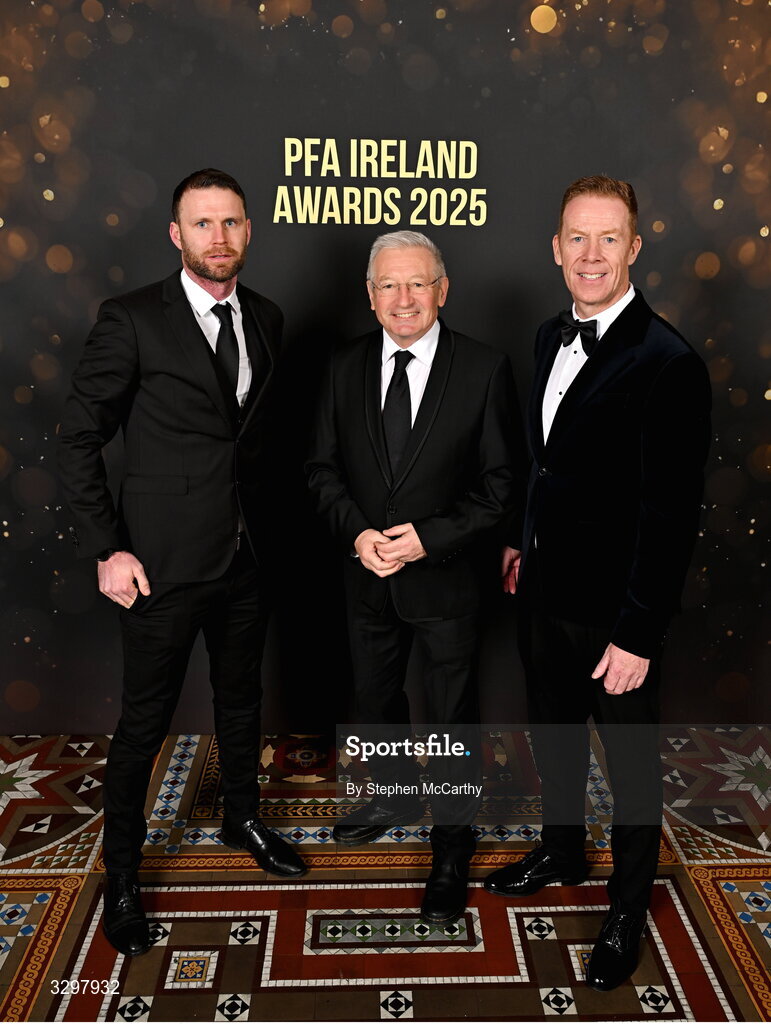 22 November 2025; Guests, from left, Dundalk manager Ciaran Kilduff, RTÉ's Tony O'Donoghue and PFA Ireland general secretary Stephen McGuinness during the PFA Ireland Awards 2025 at The College Green Hotel in Dublin. Photo by Stephen McCarthy/Sportsfile