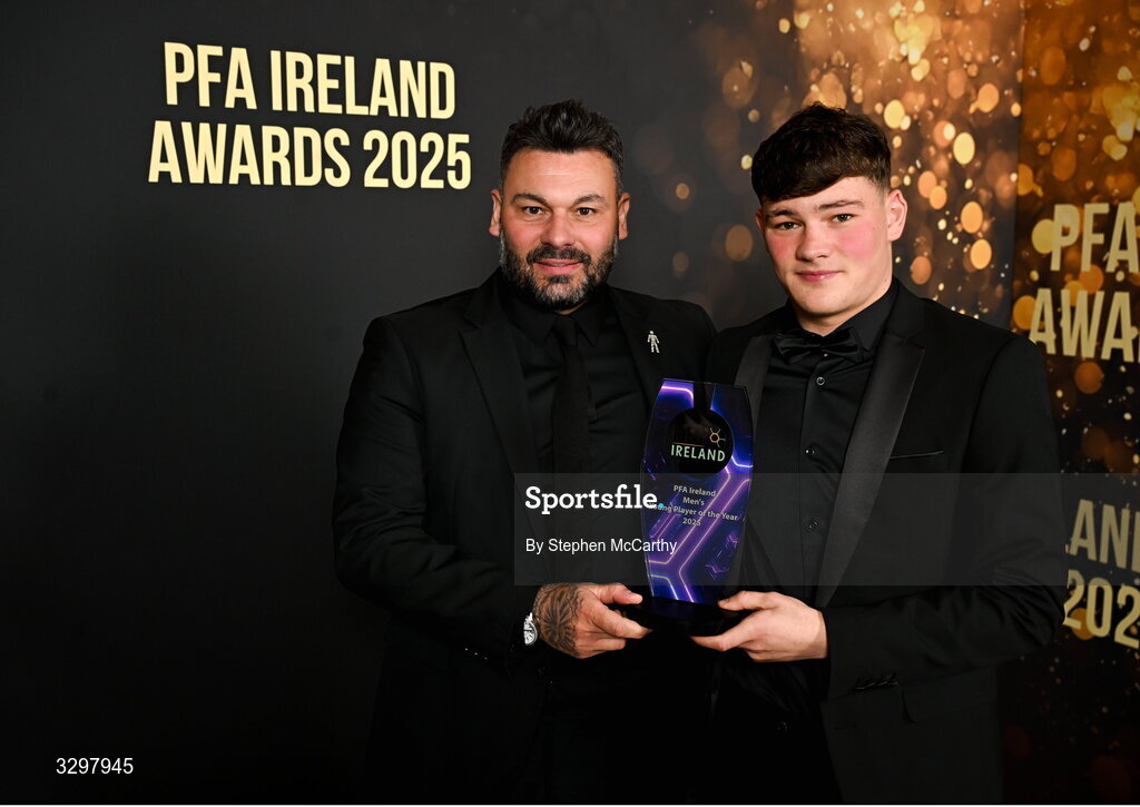 22 November 2025; PFA Ireland Men’s Young Player of the Year 2025 award recipient Owen Elding of Sligo Rovers and his father Anthony during the PFA Ireland Awards 2025 at The College Green Hotel in Dublin. Photo by Stephen McCarthy/Sportsfile