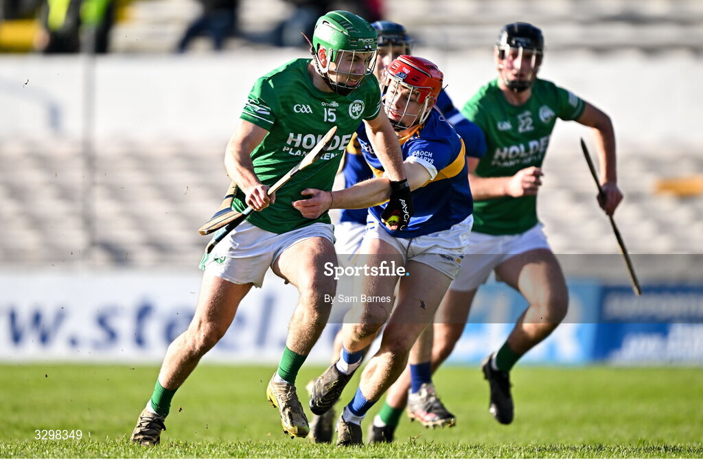 23 November 2025; Niall Shortall of Shamrocks Ballyhale on his way to scores his side's first goal despite the efforts of Joseph Pearson of Clough Ballacolla during the AIB Leinster GAA Hurling Senior Club Championship semi-final match between Shamrocks Ballyhale and Clough Ballacolla at UPMC Nowlan Park in Kilkenny. Photo by Sam Barnes/Sportsfile