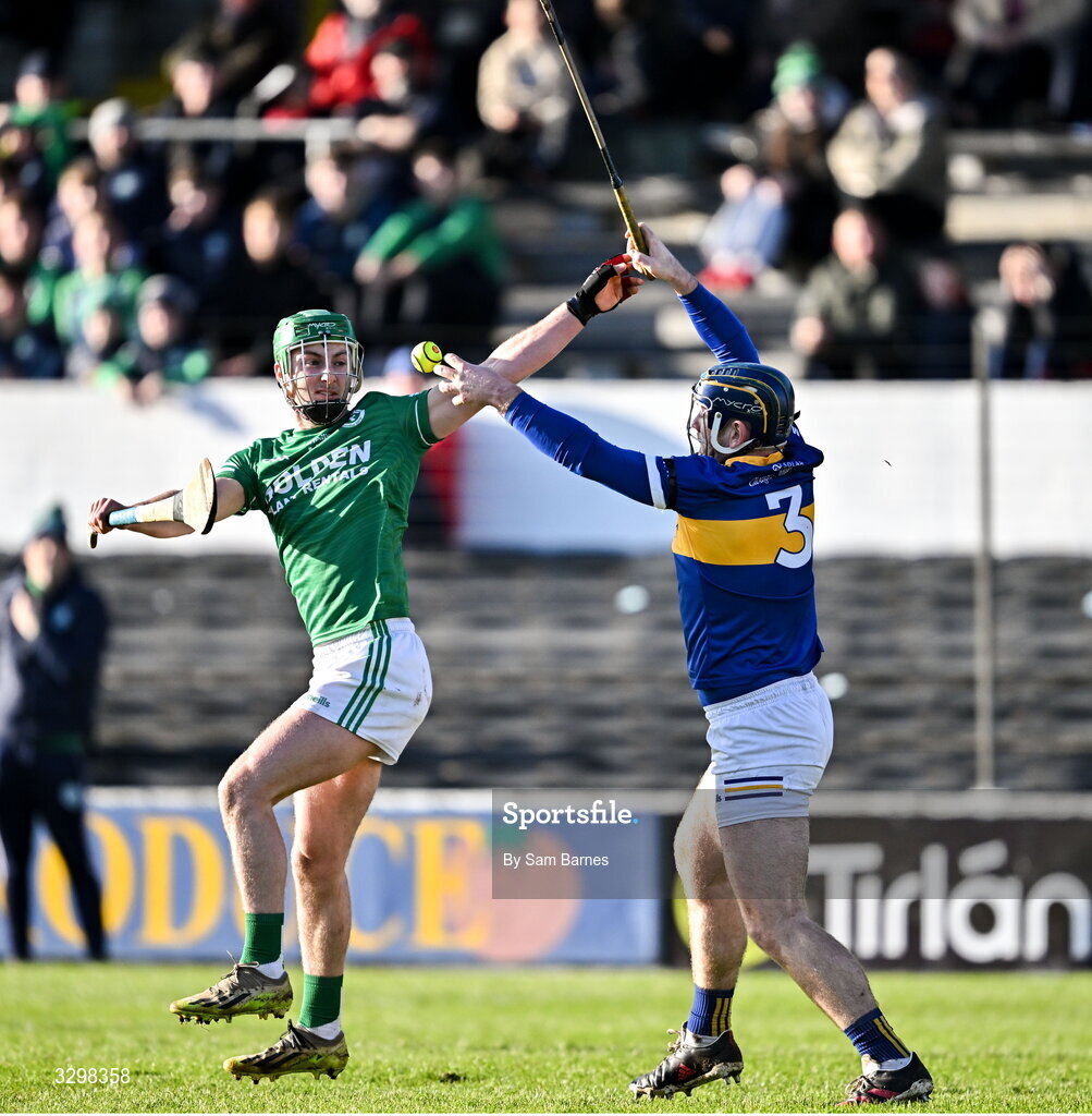 23 November 2025; Niall Shortall of Shamrocks Ballyhale in action against Darren Maher of Clough Ballacolla during the AIB Leinster GAA Hurling Senior Club Championship semi-final match between Shamrocks Ballyhale and Clough Ballacolla at UPMC Nowlan Park in Kilkenny. Photo by Sam Barnes/Sportsfile