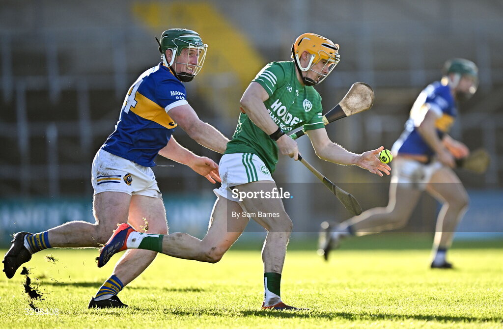 23 November 2025; Richie Reid of Shamrocks Ballyhale in action against Willie Dunphy of Clough Ballacolla during the AIB Leinster GAA Hurling Senior Club Championship semi-final match between Shamrocks Ballyhale and Clough Ballacolla at UPMC Nowlan Park in Kilkenny. Photo by Sam Barnes/Sportsfile