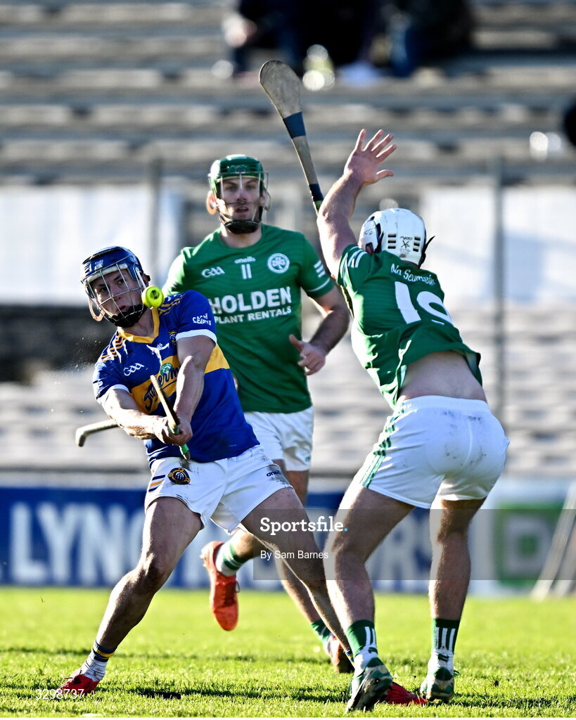 23 November 2025; Kevin Mulhall of Clough Ballacolla in action against Dara Mason of Shamrocks Ballyhale during the AIB Leinster GAA Hurling Senior Club Championship semi-final match between Shamrocks Ballyhale and Clough Ballacolla at UPMC Nowlan Park in Kilkenny. Photo by Sam Barnes/Sportsfile