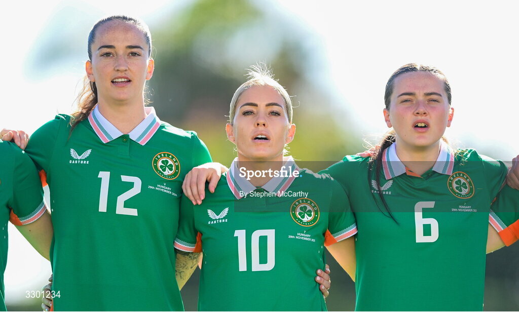 29 November 2025; Republic of Ireland players, from left, Anna Patten, Denise O’Sullivan and Tyler Toland before the women's international friendly match between Republic of Ireland and Hungary at Marbella Football Centre in Marbella, Spain. Photo by Stephen McCarthy/Sportsfile