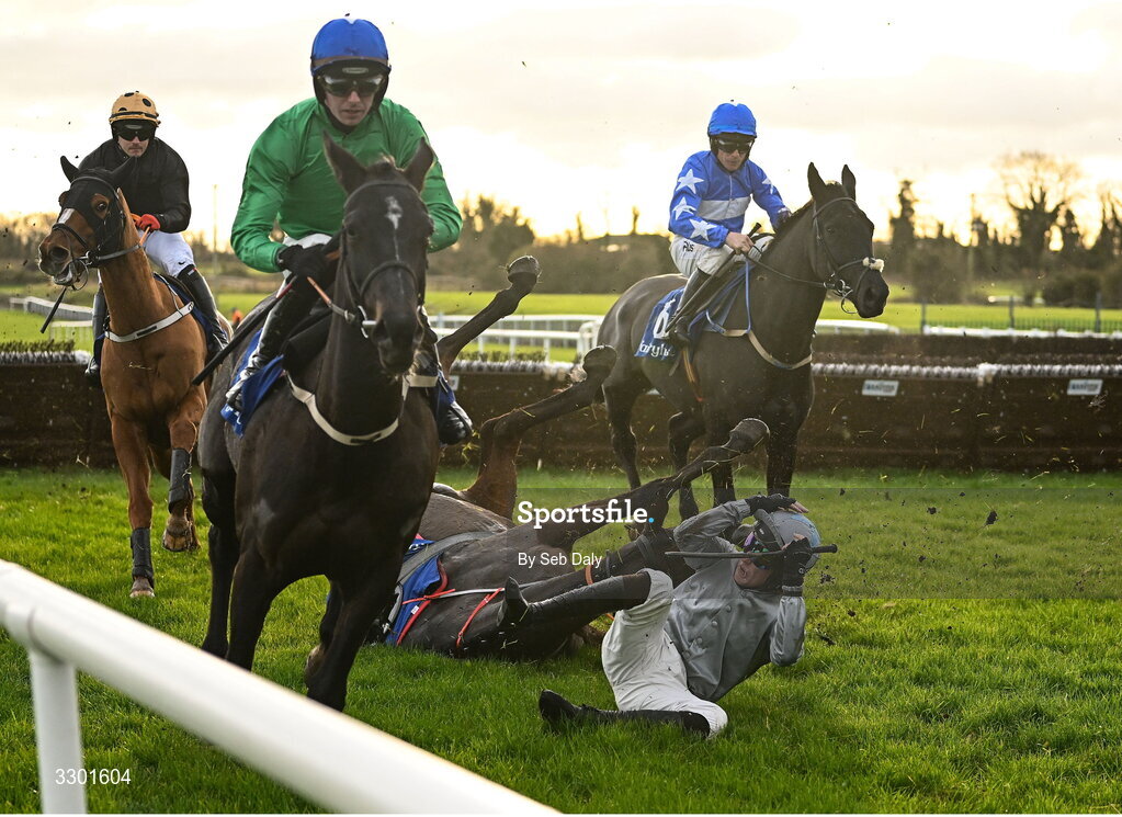 29 November 2025; Walk In The Clouds and jockey Ben William Harvey fall at the first during the Kettles Country House Hotel Maiden Hurdle during day one of the Fairyhouse Winter Festival at Fairyhouse Racecourse in Meath. Photo by Seb Daly/Sportsfile
