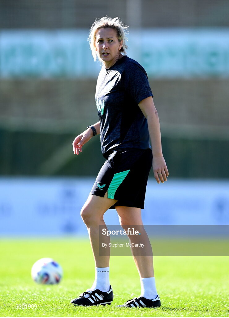 29 November 2025; Republic of Ireland head coach Carla Ward before the women's international friendly match between Republic of Ireland and Hungary at Marbella Football Centre in Marbella, Spain. Photo by Stephen McCarthy/Sportsfile