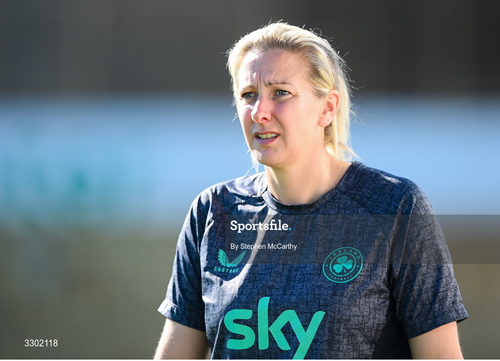 29 November 2025; Republic of Ireland head coach Carla Ward during the women's international friendly match between Republic of Ireland and Hungary at Marbella Football Centre in Marbella, Spain. Photo by Stephen McCarthy/Sportsfile
