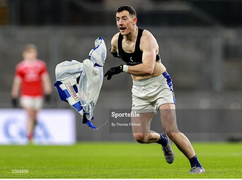 6 December 2025; Ryan Basquel of Ballyboden St Enda’s after having his jersey ripped during the AIB Leinster GAA Football Senior Club Championship final match between Athy of Kildare and Ballyboden St Enda's of Dublin at Croke Park in Dublin. Photo by Thomas Flinkow/Sportsfile