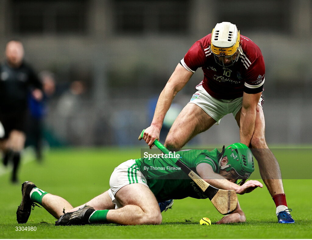 6 December 2025; Joey Holden of Shamrocks Ballyhale in action against Barry O’Connor of St Martin’s during the AIB Leinster GAA Hurling Senior Club Championship final match between St Martin's of Wexford and Shamrocks Ballyhale of Kilkenny at Croke Park in Dublin. Photo by Thomas Flinkow/Sportsfile