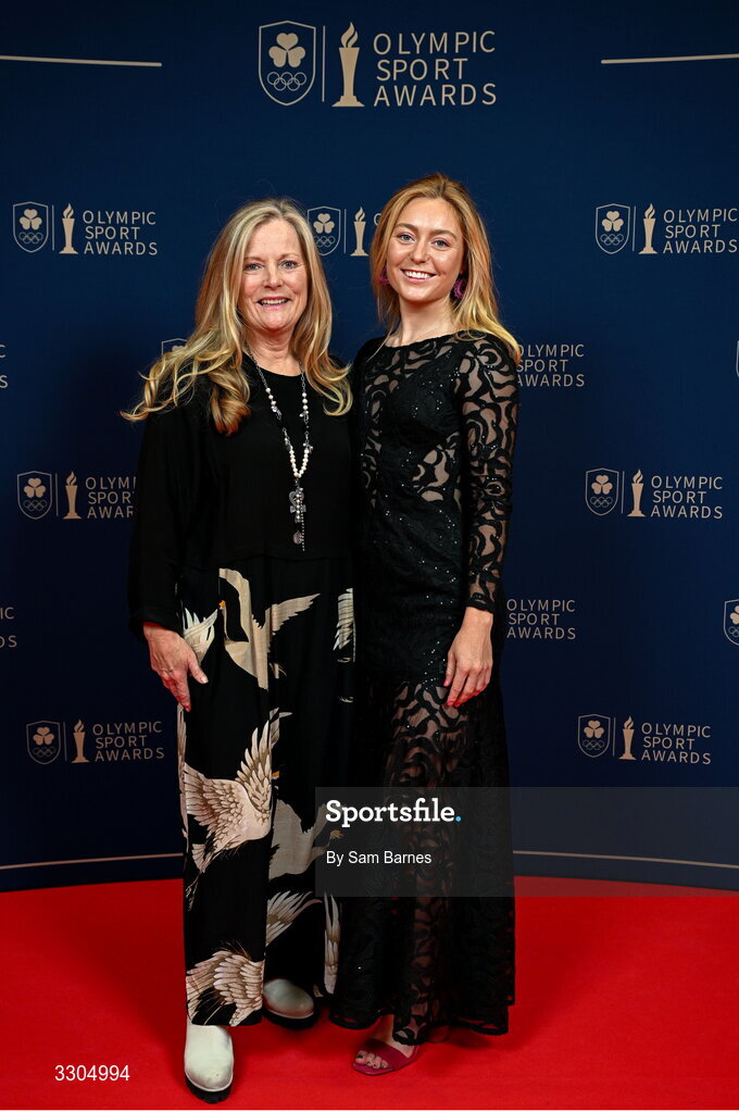 6 December 2025; World Champion in Cycling and nominee for Female Athlete of the Year, sponsored by Allianz, Lara Gillespie, right, with her mother Suzanne Clark  during the Team Ireland Olympic Sport Awards 2025 at The Royal Convention Centre in Dublin. Photo by Sam Barnes/Sportsfile