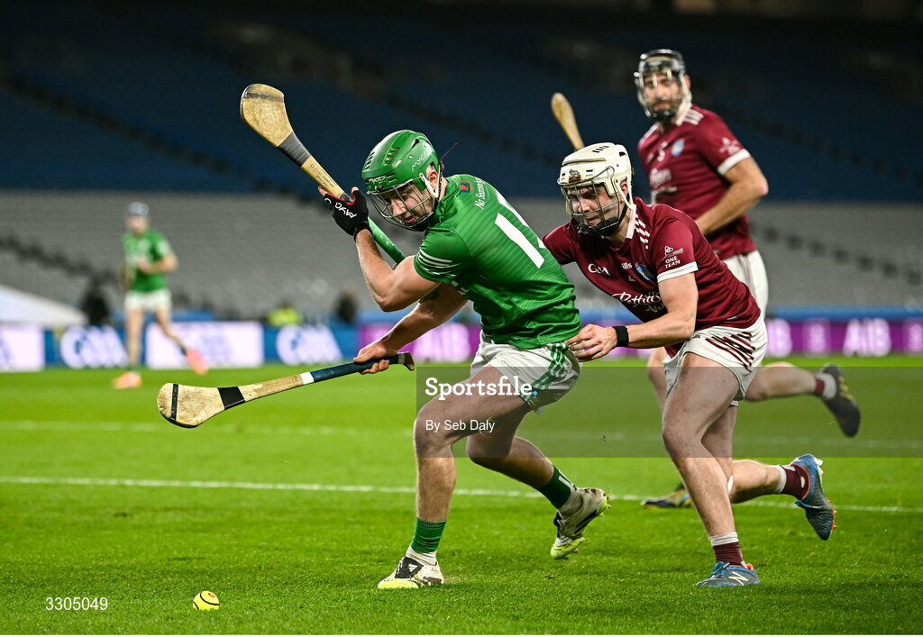 6 December 2025; Nial Shortall of Shamrocks Ballyhale in action against Eoin O’Leary of St Martin's during the AIB Leinster GAA Hurling Senior Club Championship final match between St Martin's of Wexford and Shamrocks Ballyhale of Kilkenny at Croke Park in Dublin. Photo by Seb Daly/Sportsfile