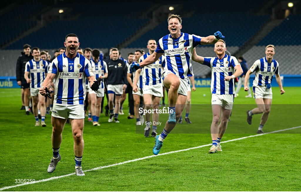 6 December 2025; Peter Healy of Ballyboden St Enda’s, centre, and teammates celebrate after their side's victory in the AIB Leinster GAA Football Senior Club Championship final match between Athy of Kildare and Ballyboden St Enda's of Dublin at Croke Park in Dublin. Photo by Seb Daly/Sportsfile