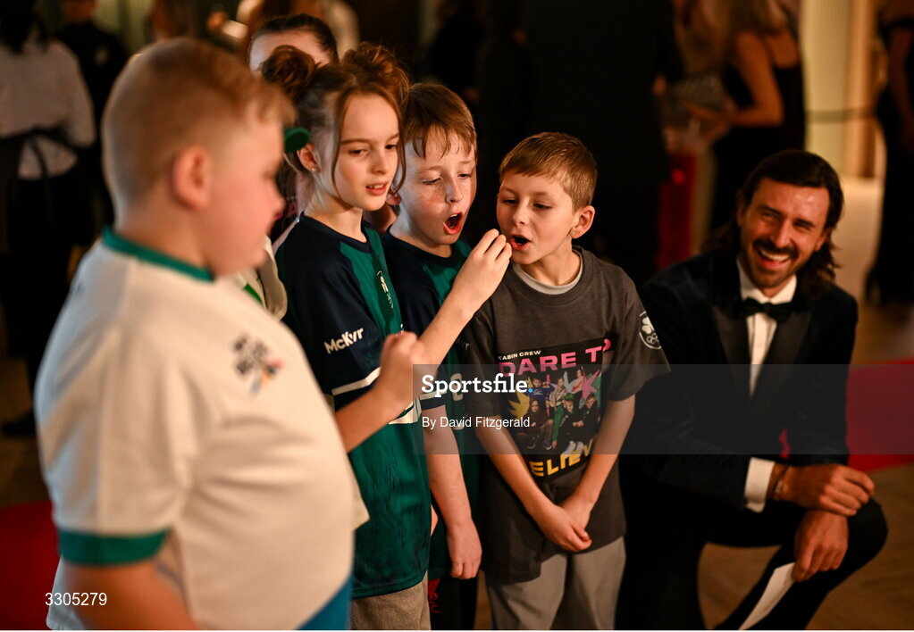 6 December 2025; Members of Kabin crew with Olympian Harry McNulty during the Team Ireland Olympic Sport Awards 2025 at The Royal Convention Centre in Dublin. Photo by David Fitzgerald/Sportsfile