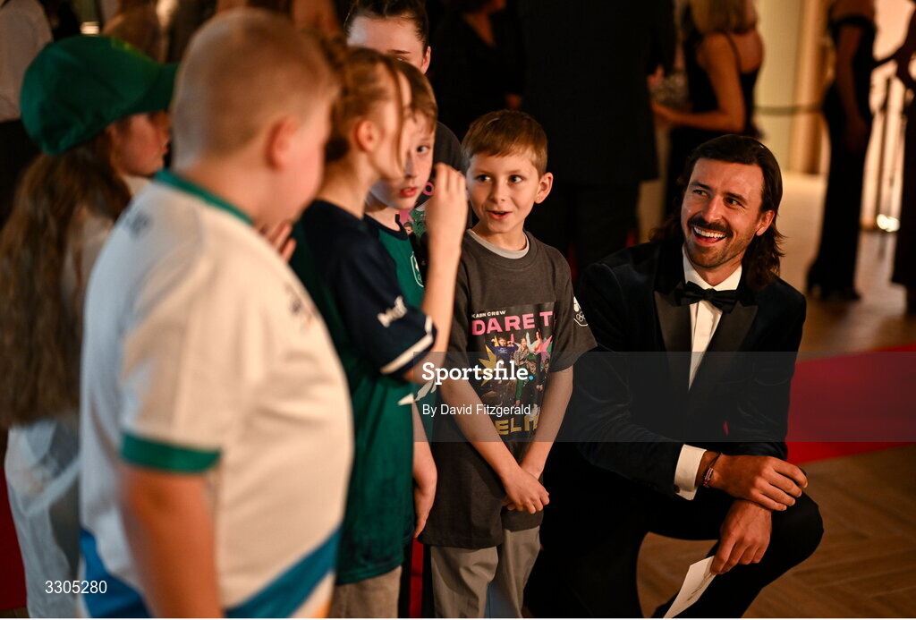 6 December 2025; Members of Kabin crew with Olympian Harry McNulty during the Team Ireland Olympic Sport Awards 2025 at The Royal Convention Centre in Dublin. Photo by David Fitzgerald/Sportsfile